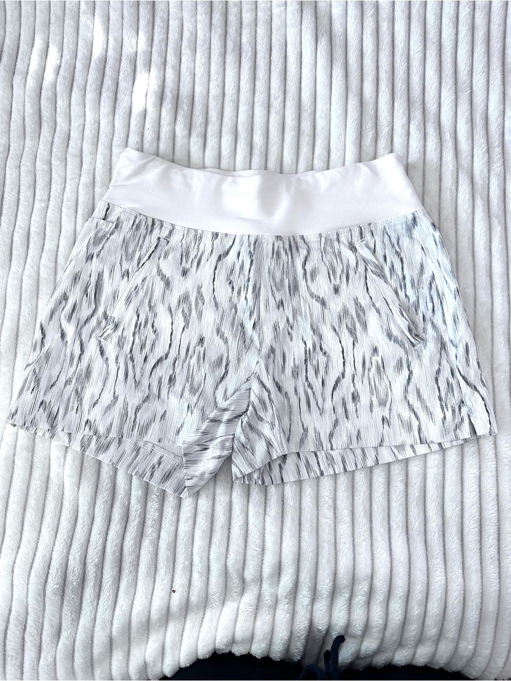 Athleta Trekkie North White & Gray Printed Athletic Shorts